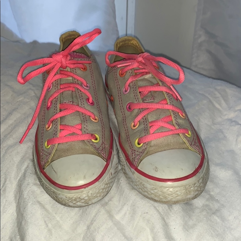 Beige Flat Converses With Pink Laces